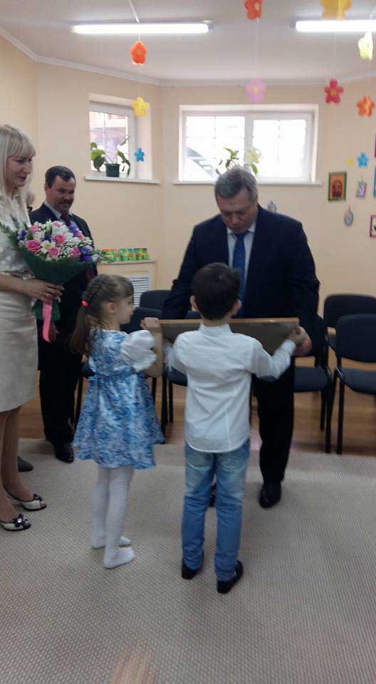Фотоальбом: Поздравление с 8 марта от губернатора Василия Голубева, Домашний детский сад Капитошка - march5.jpg