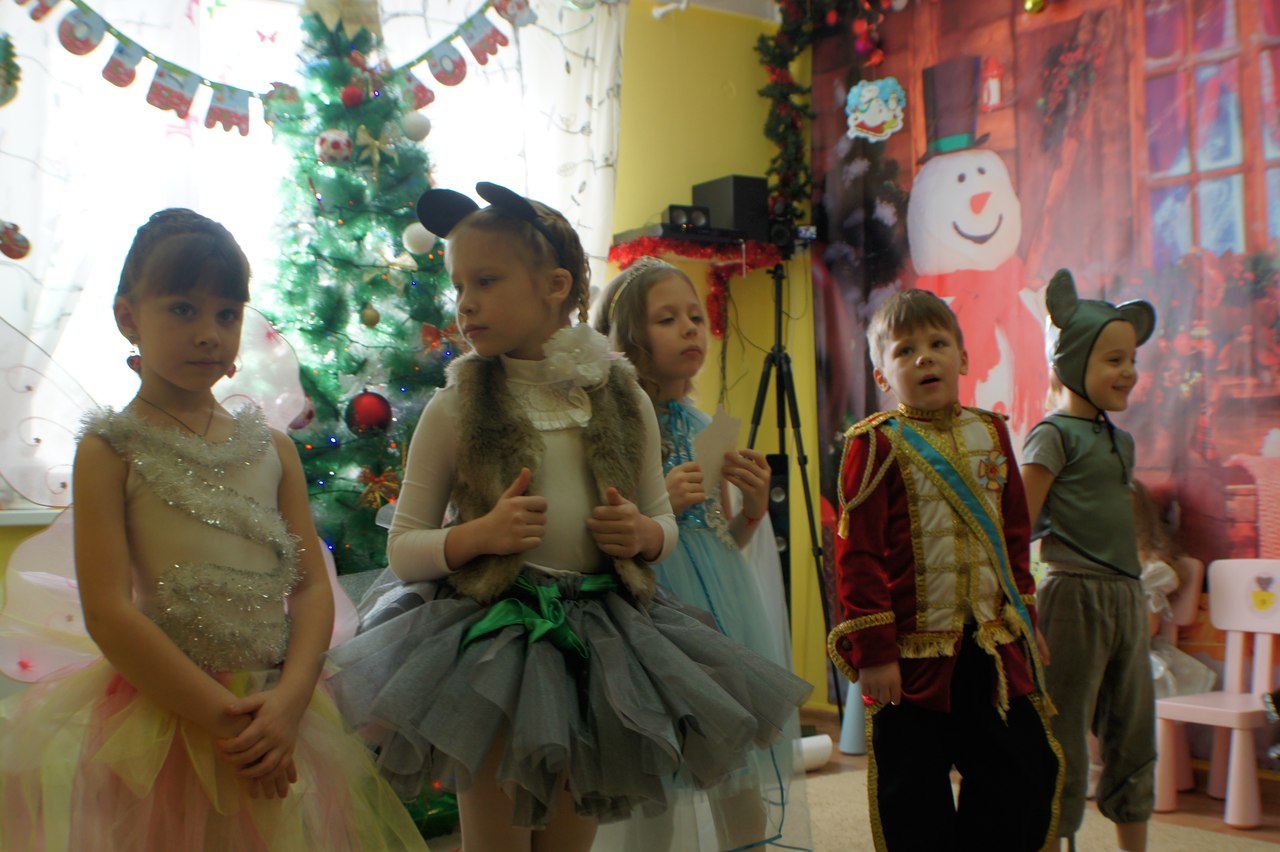 Фотоальбом: Новогодние мюзиклы - Щелкунчик, Снежная королева и Лесная сказка, Детский сад Оскар бэби - g_cJSogY6DM.jpg